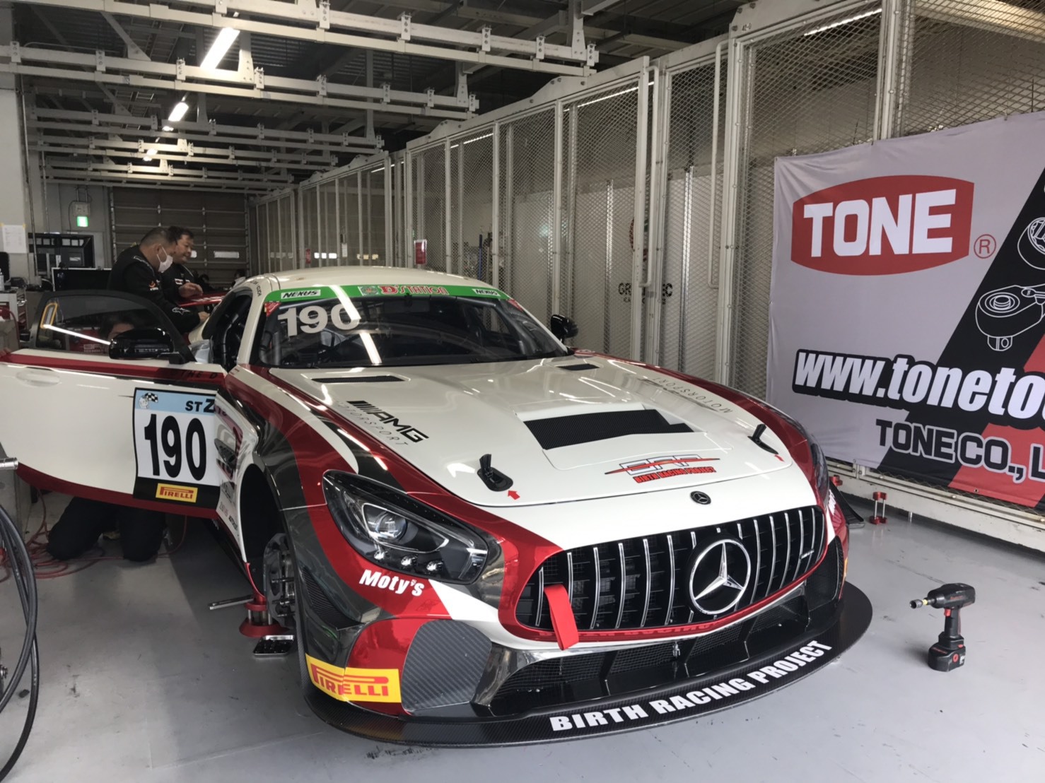 BRP Mersedes AMG GT4